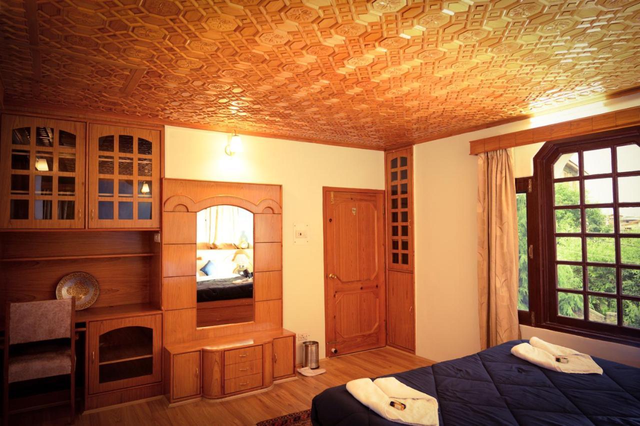 Hotel Peaceful Mornings Srinagar Dış mekan fotoğraf